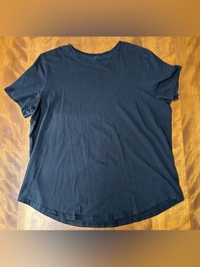 Women’s Black Lululemon T-Shirt Size Large or XL